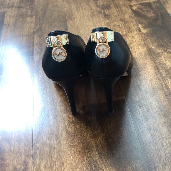 Michael Kors Hamilton Peep Pump Black Leather - Picture 2 of 10